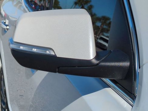 Used 2021 GMC Acadia Denali w/ Denali Technology Package image 12