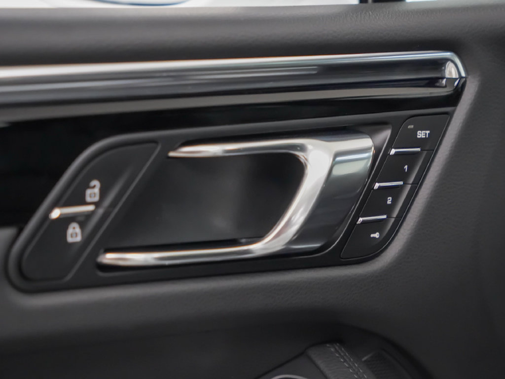 Certified 2026 Porsche Macan AWD/4WD image 22