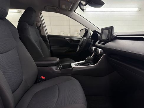 Used 2020 Toyota RAV4 LE FWD image 28