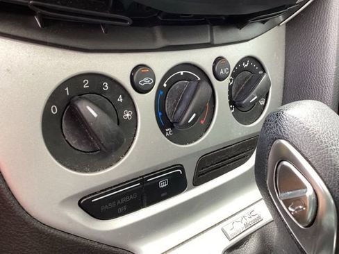 Used 2014 Ford Focus SE FWD image 27