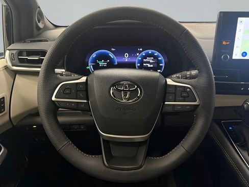 Used 2025 Toyota Sienna Platinum AWD/4WD image 21