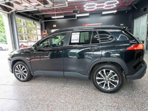 Used 2025 Toyota Corolla Cross XLE AWD/4WD image 2