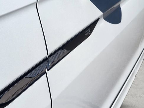 Used 2023 Volkswagen Tiguan SE R-Line AWD/4WD image 29