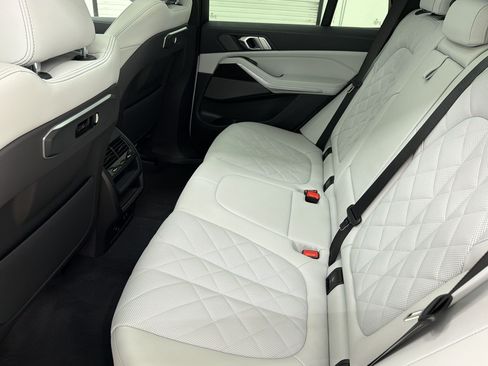 Used 2024 BMW X5 xDrive40i w/ M Sport Package AWD/4WD image 21