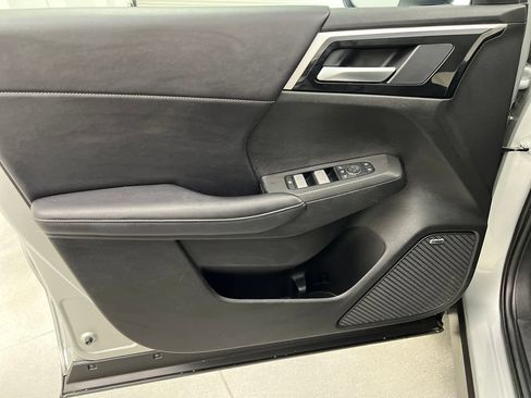 Used 2025 Mitsubishi Outlander SE FWD image 14