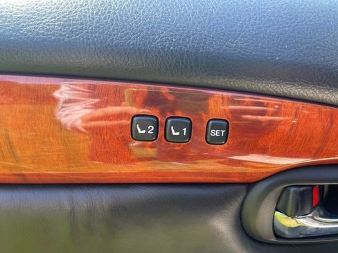 Used 2002 Lexus SC 430 Convertible image 17