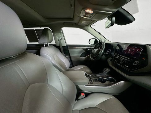 Used 2021 Toyota Highlander Limited image 32