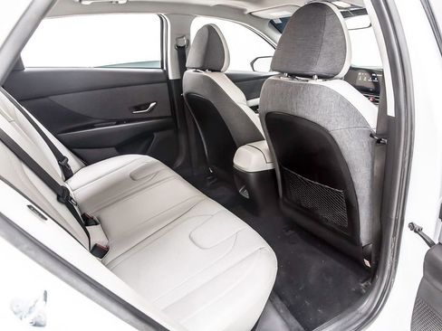 Used 2025 Hyundai Elantra Limited image 33