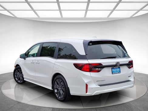 New 2026 Honda Odyssey Touring image 5