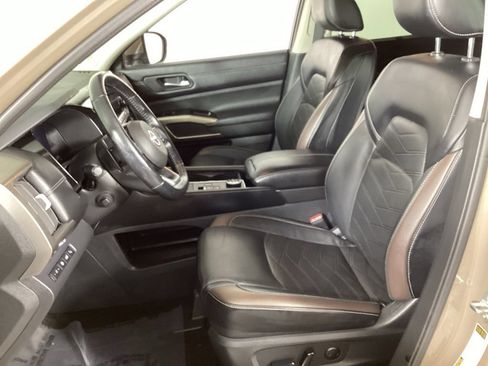 Used 2023 Nissan Pathfinder Platinum w/ Cargo Package AWD/4WD image 12