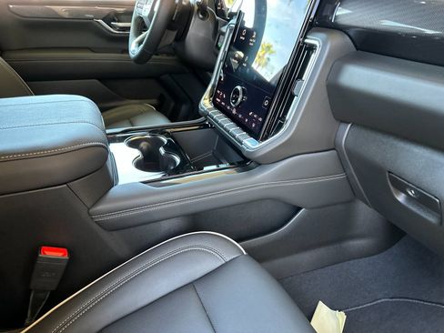 New 2026 GMC Yukon Elevation AWD/4WD image 17