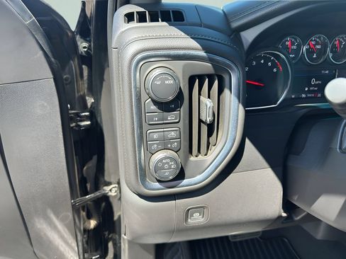 Used 2020 Chevrolet Silverado 1500 LTZ AWD/4WD image 17