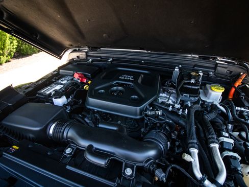 Used 2023 Jeep Wrangler Sahara image 33