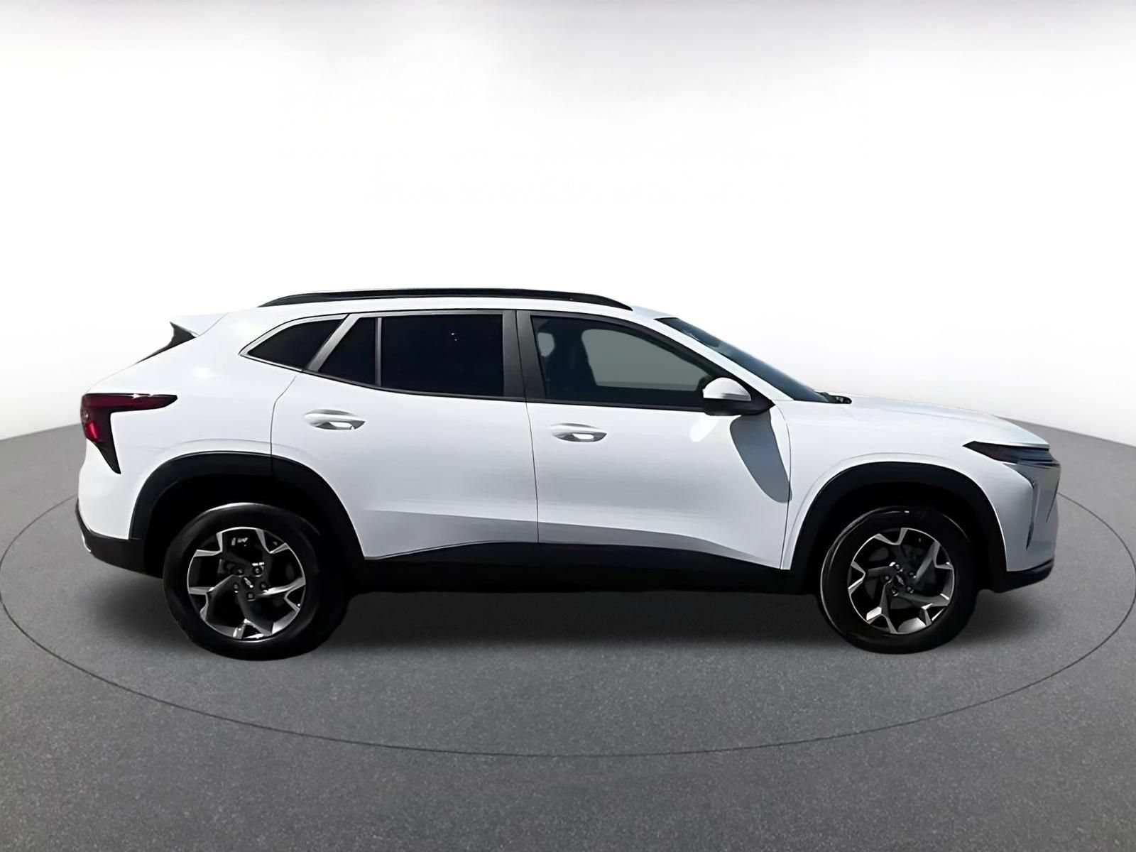 Used 2025 Chevrolet Trax LT FWD image 15