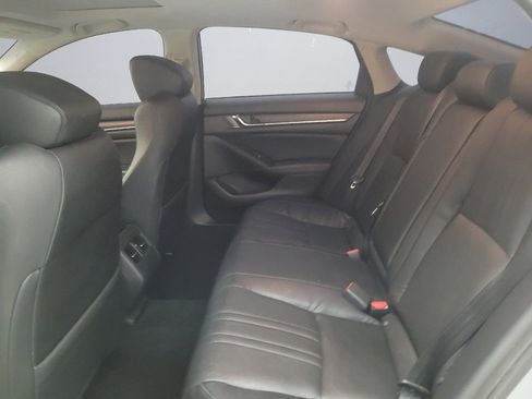 Used 2018 Honda Accord Touring image 18