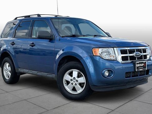 Used 2010 Ford Escape XLT image 2