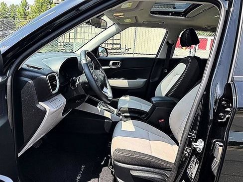 Used 2026 Hyundai Venue SEL FWD image 2