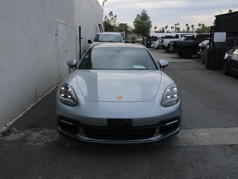 Used 2018 Porsche Panamera 4 image 2