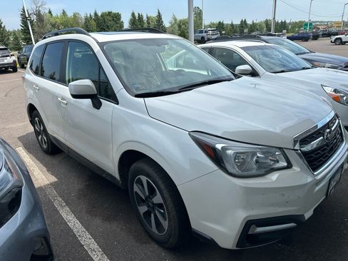 Used 2017 Subaru Forester 2.5i Premium w/ All-Weather Package AWD/4WD image 5