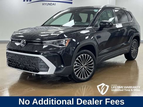 Used 2025 Volkswagen Taos SE FWD image 1