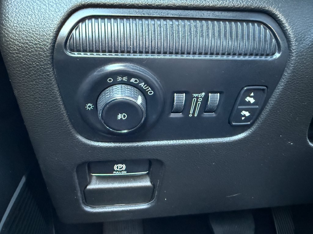Used 2023 Jeep Wagoneer Series II AWD/4WD image 27