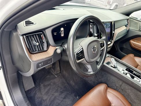 Used 2022 Volvo XC60 B5 Inscription w/ Advanced Package image 10