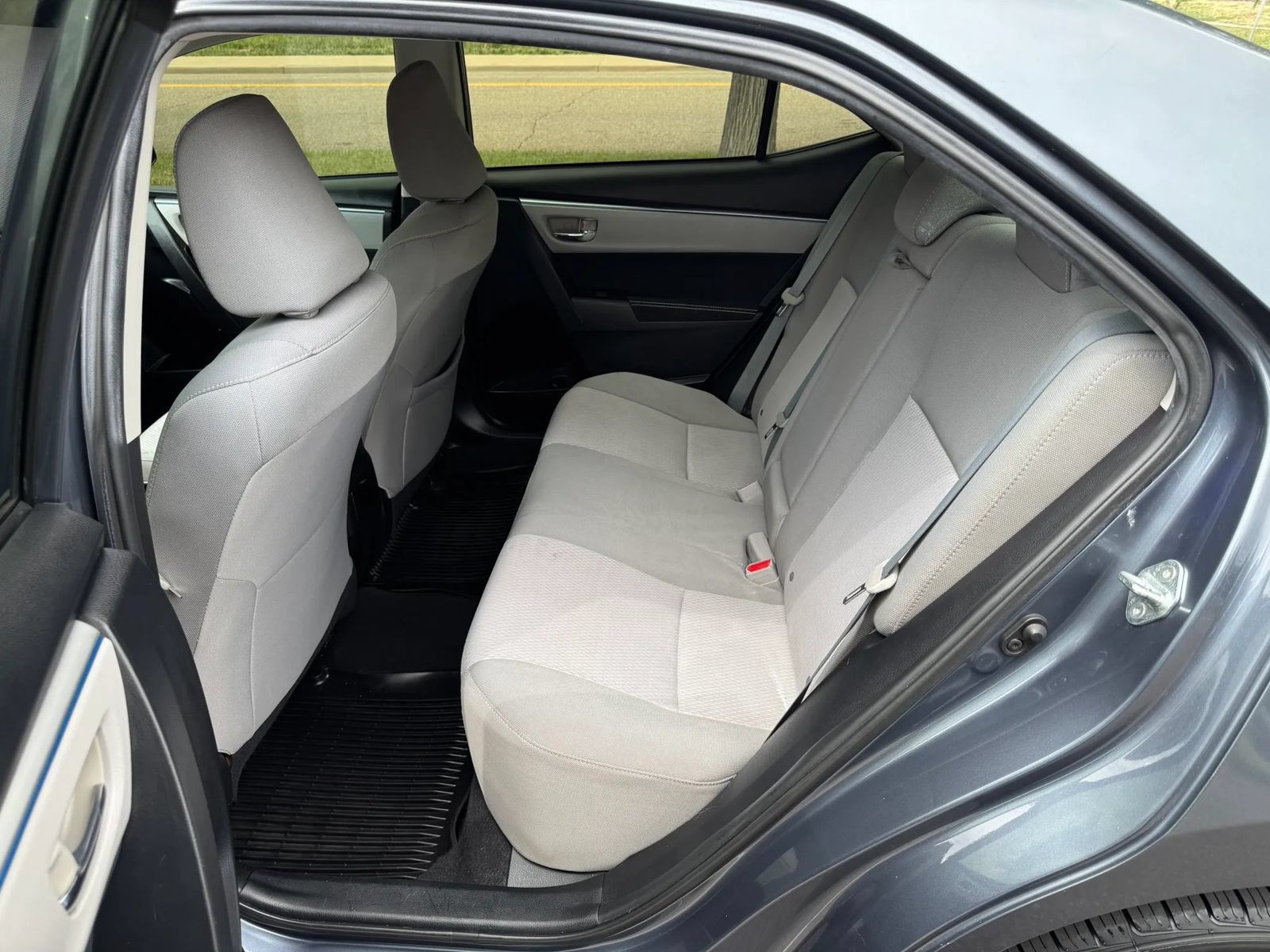 Used 2015 Toyota Corolla LE FWD image 11