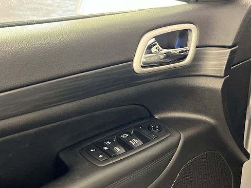 Used 2020 Jeep Grand Cherokee Altitude image 15