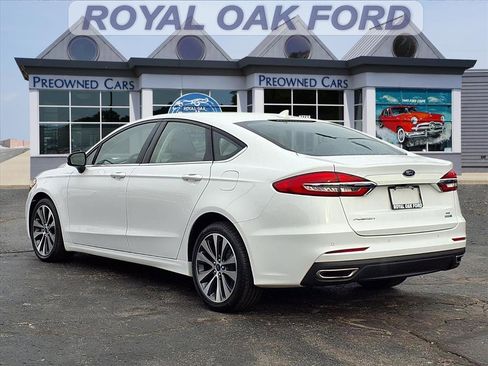 Used 2020 Ford Fusion SE image 2