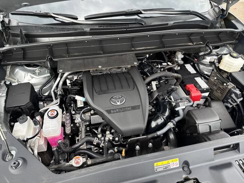 Used 2024 Toyota Highlander XLE AWD/4WD image 47
