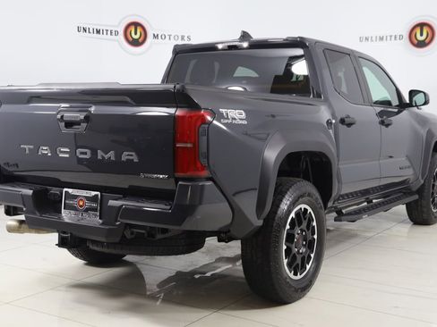 Used 2025 Toyota Tacoma TRD Off-Road image 3