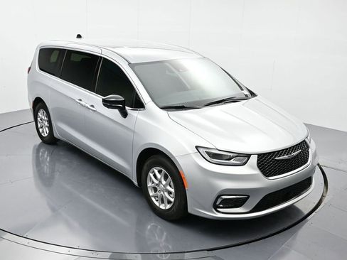 New 2026 Chrysler Pacifica Select image 28