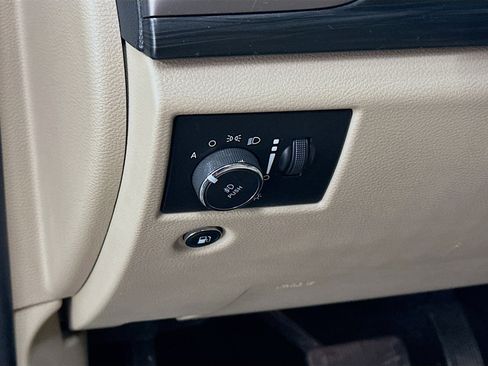 Used 2019 Jeep Grand Cherokee Laredo image 17