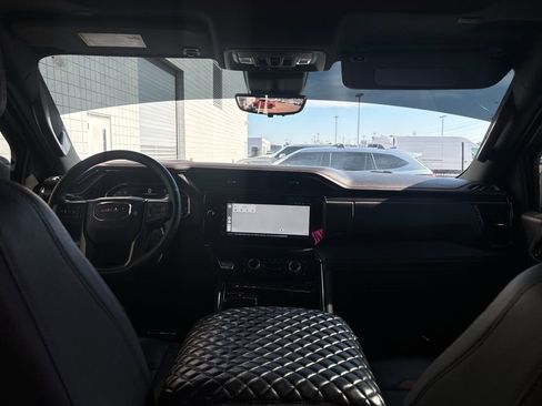 Used 2024 GMC Sierra 1500 AT4 w/ Technology Package image 30