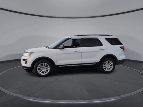 Certified 2018 Ford Explorer XLT w/ Equipment Group 202A image 4