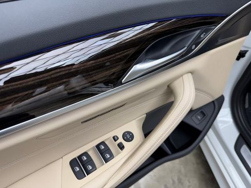 Certified 2022 BMW 540i xDrive w/ M Sport Package image 11