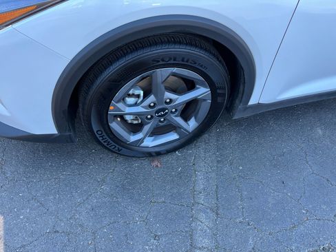 Used 2025 Kia K4 LXS image 28