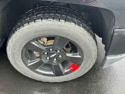 Used 2018 Chevrolet Silverado 1500 LT w/ Redline Edition AWD/4WD image 3
