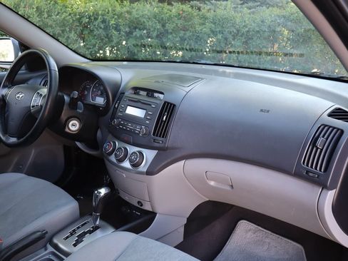 Used 2010 Hyundai Elantra SE FWD image 17