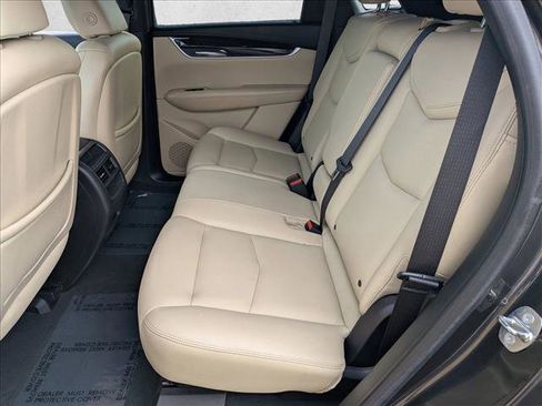 Used 2018 Cadillac XT5 FWD image 17