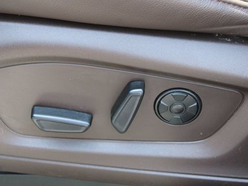 Used 2022 Ford Explorer King Ranch w/ Premium Technology Package RWD image 23