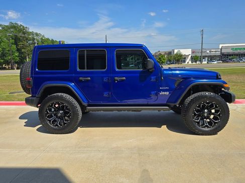 Used 2019 Jeep Wrangler Unlimited Sahara AWD/4WD image 8