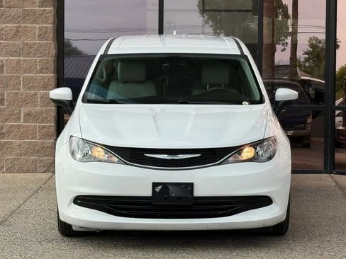 Used 2017 Chrysler Pacifica Touring FWD image 21