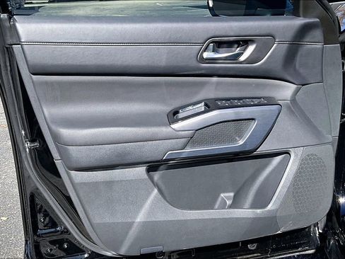 Used 2025 Nissan Pathfinder SL image 22