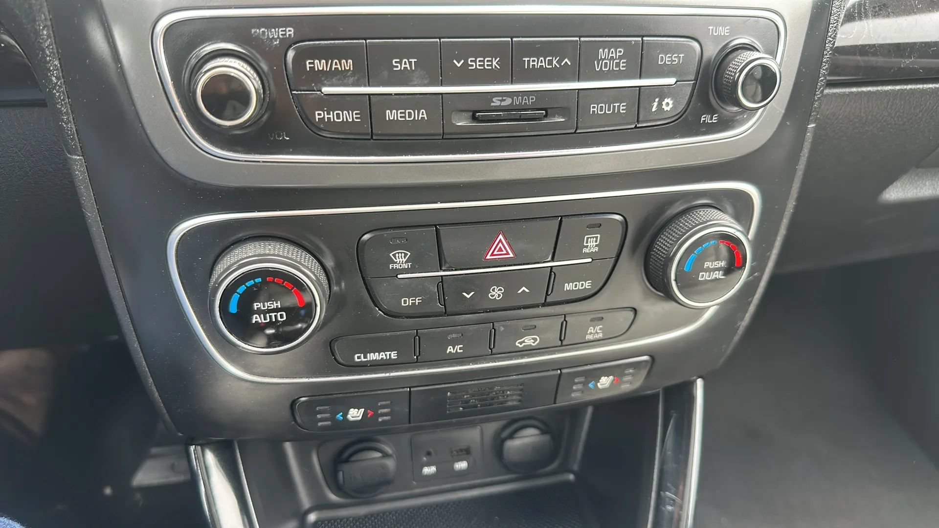 Used 2014 Kia Sorento SX w/ 3rd Row Package AWD/4WD image 16