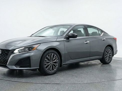 Used 2025 Nissan Altima 2.5 SV image 3
