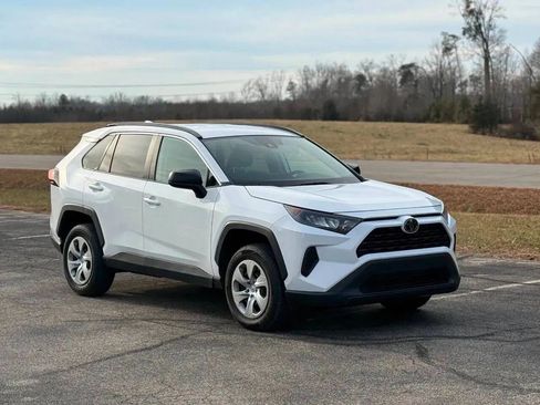 Used 2021 Toyota RAV4 LE image 1
