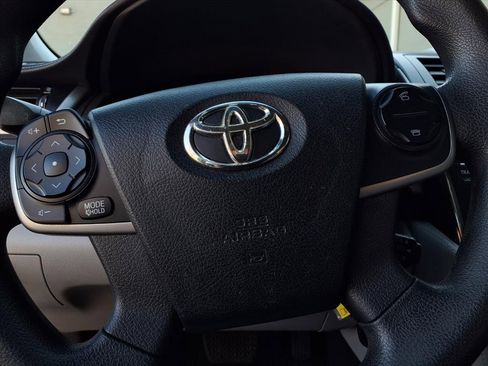 Used 2012 Toyota Camry LE image 11