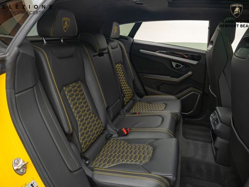 Used 2022 Lamborghini Urus image 24