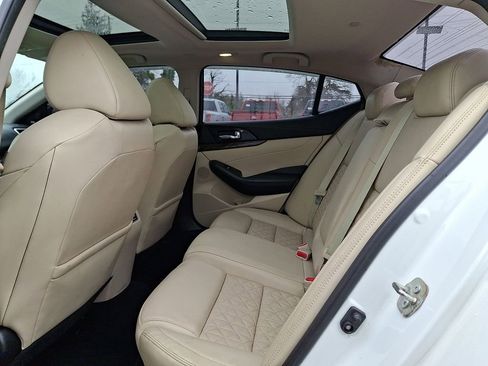 Used 2017 Nissan Maxima Platinum w/ Interior Lighting Package image 10